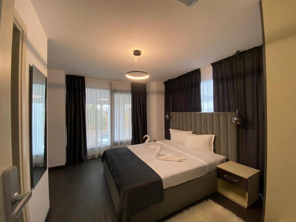 Ocaua Lui Cuza Hotel Tecuci Bagian luar foto