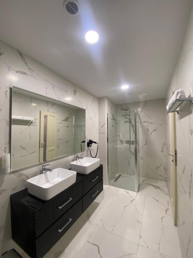 Ocaua Lui Cuza Hotel Tecuci Bagian luar foto
