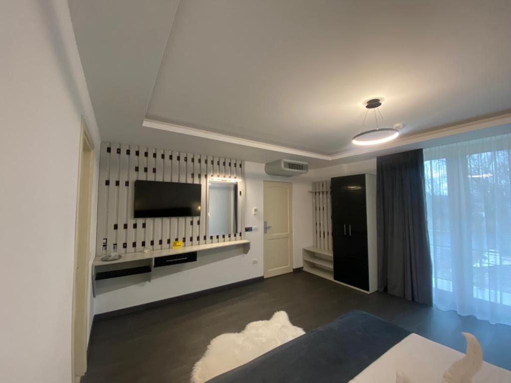 Ocaua Lui Cuza Hotel Tecuci Bagian luar foto