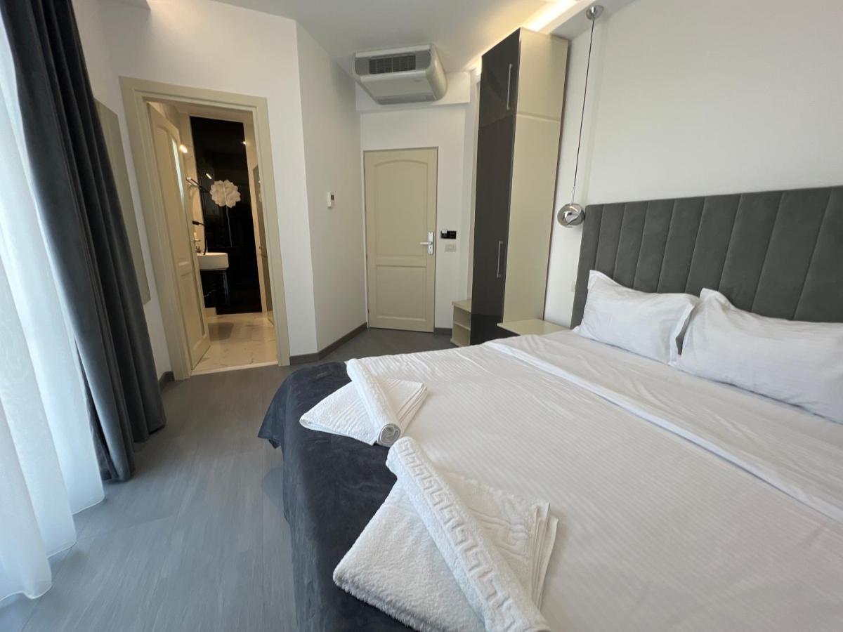 Ocaua Lui Cuza Hotel Tecuci Bagian luar foto